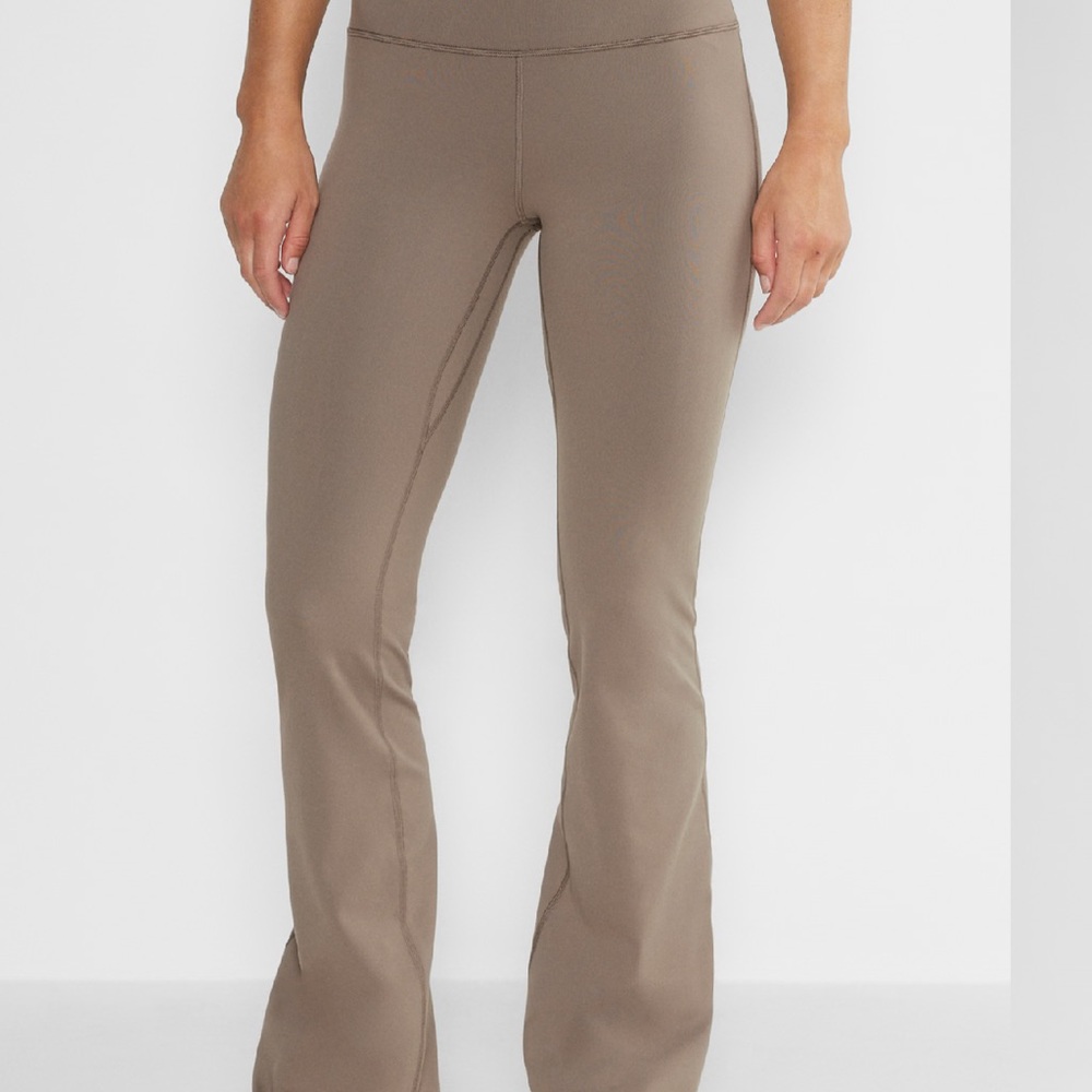 Women's Aritzia Hi-Rise Flared Pants
